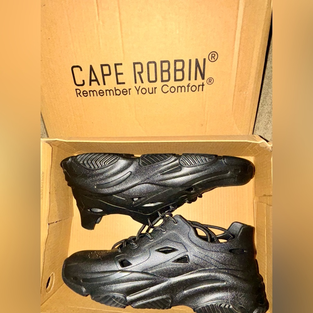 Cape Robbin Super Lightweight Black Sneakers